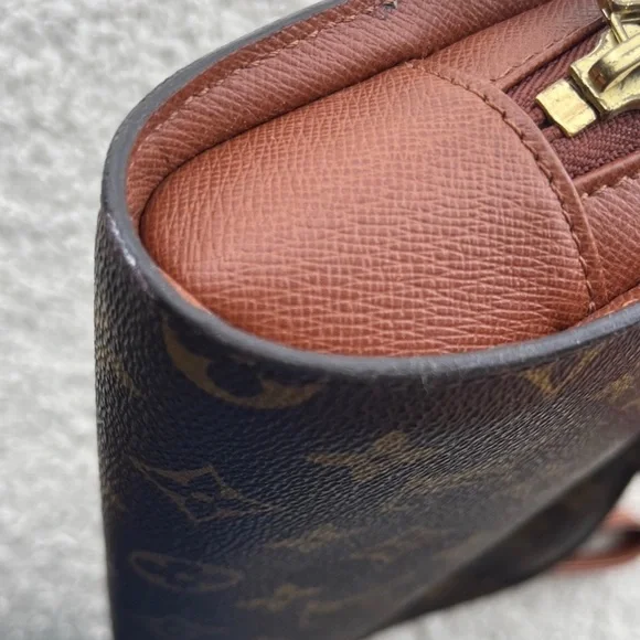 Louis Vuitton Orsay Clutch MUST GO!! MOVING OVERSEAS - Picture 9 of 15